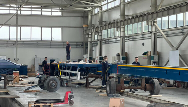 В Україні відкрили сучасний завод з виробництва унікальних спецпричепів