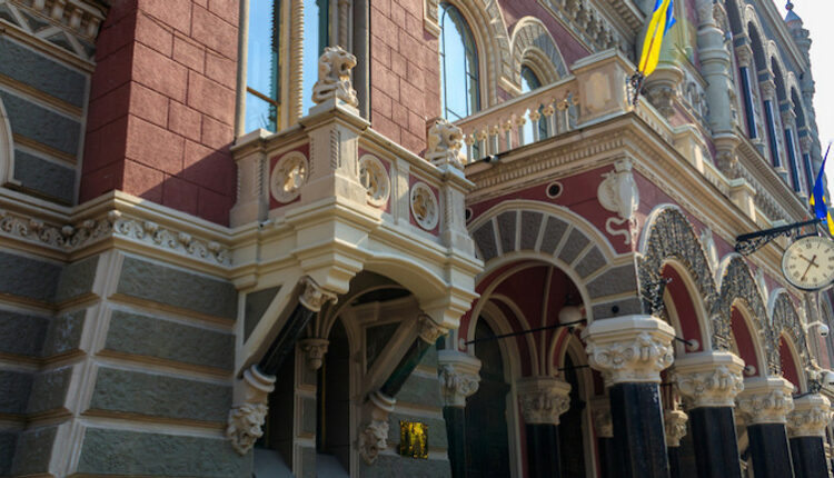 Нацбанк реалізував 618 мільйонів доларів за тиждень