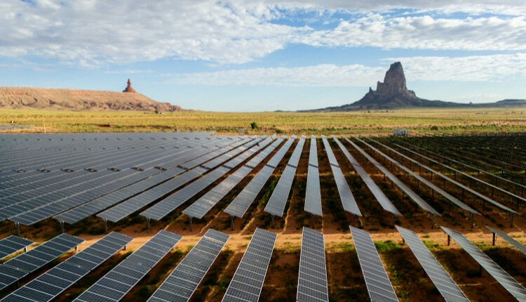 Американські сонячні компанії зазнали мільярдних збитків через новий законопроєкт Трампа