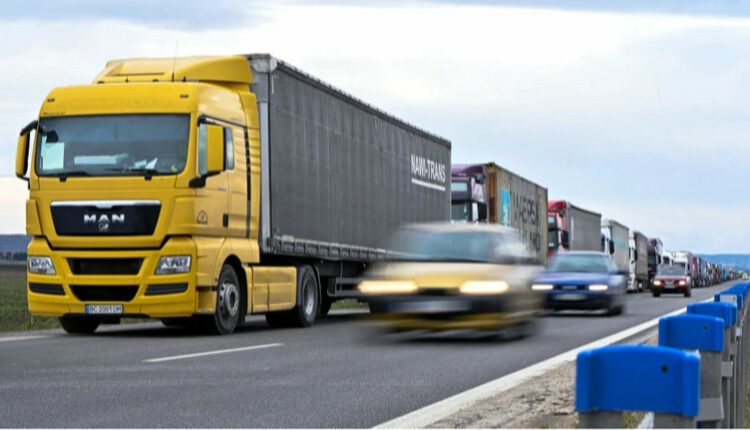 Дві третини бюджетних коштів спрямовують на дороги біля фронту заявив Кулеба