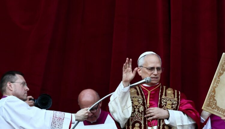 Президент України надіслав вітання новому папі Римському та запросив його до України голова Міністерства закордонних справ