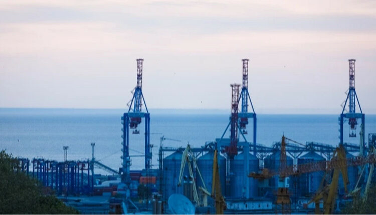 Експорт через український морський коридор у квітні зменшився на 45 відсотків за даними АМПУ